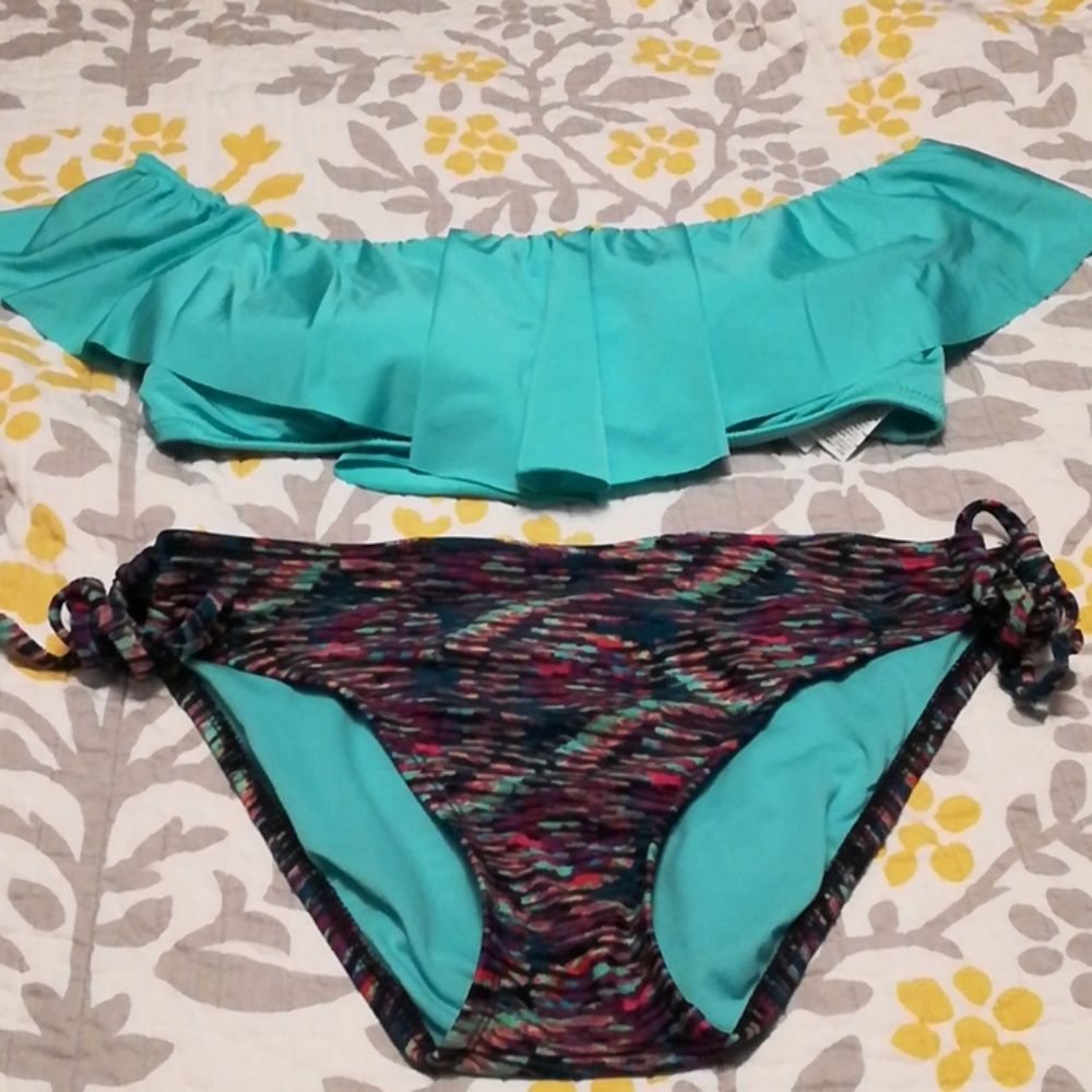 NWT Trina Turk flutter bandeau bikini top - Picture 4 of 5
